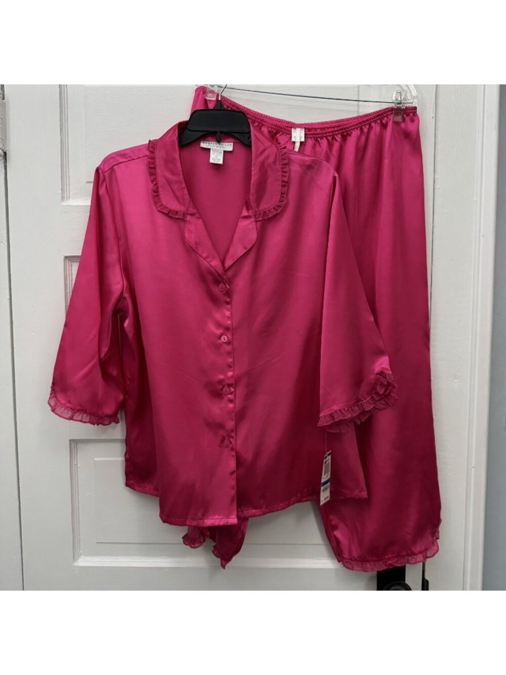 Morgan Taylor Intimates XL Hot Pink Satin Capri Pajama Set Ruffle NWT